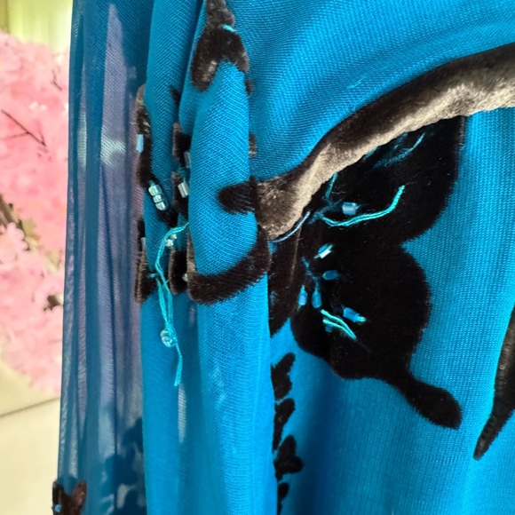 Teal colored silk crushed velvet Hale Bob top sample size - some loose threads - Picture 9 of 10